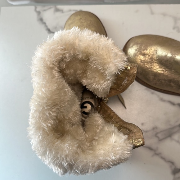 New- GUESS gold foil “look” boots - Picture 9 of 16